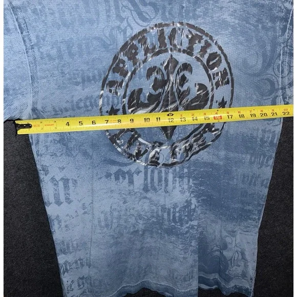 AFFLICTION Tee Live Fast Fleur de Lis T-shirt Short Sleeve Blue Black White Aop - Picture 7 of 9